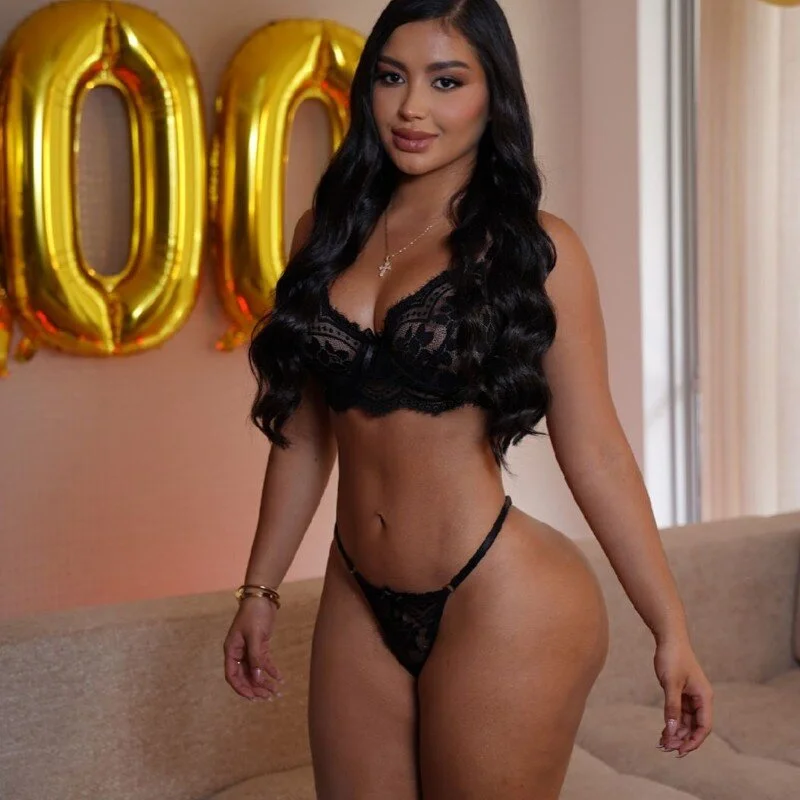 emily_huddson_