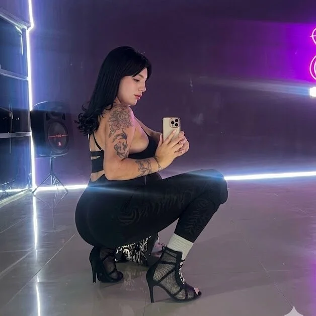 Vicky_Sixx