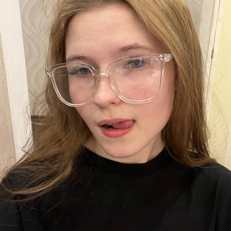 LynHillaire