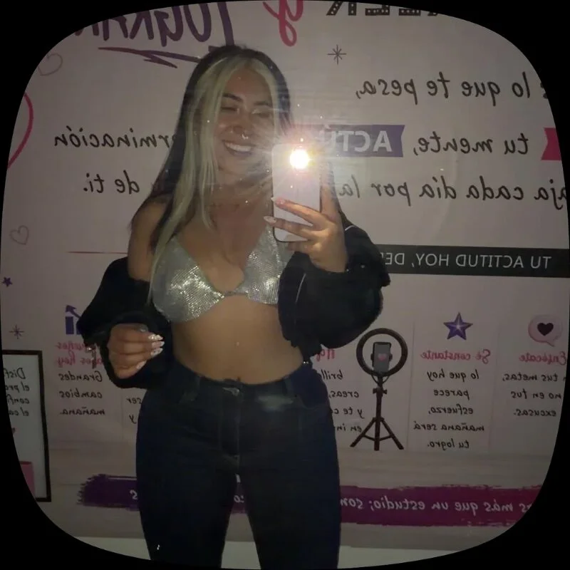 ManuelaVeeleez