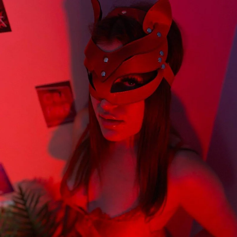emma_dark__