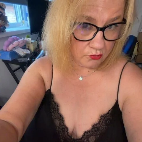 ExperiencedCurvyBelle