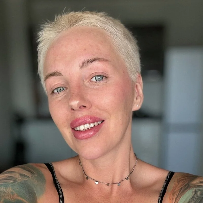 NakedFlowerHelena