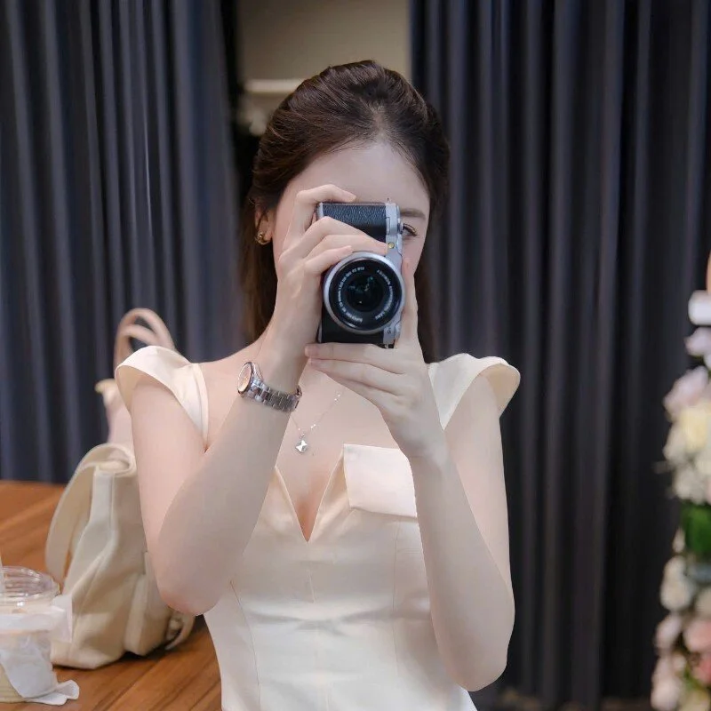 _GirlOffice_