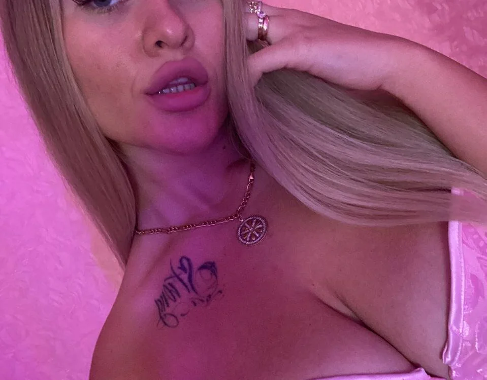 hotty_girls_here